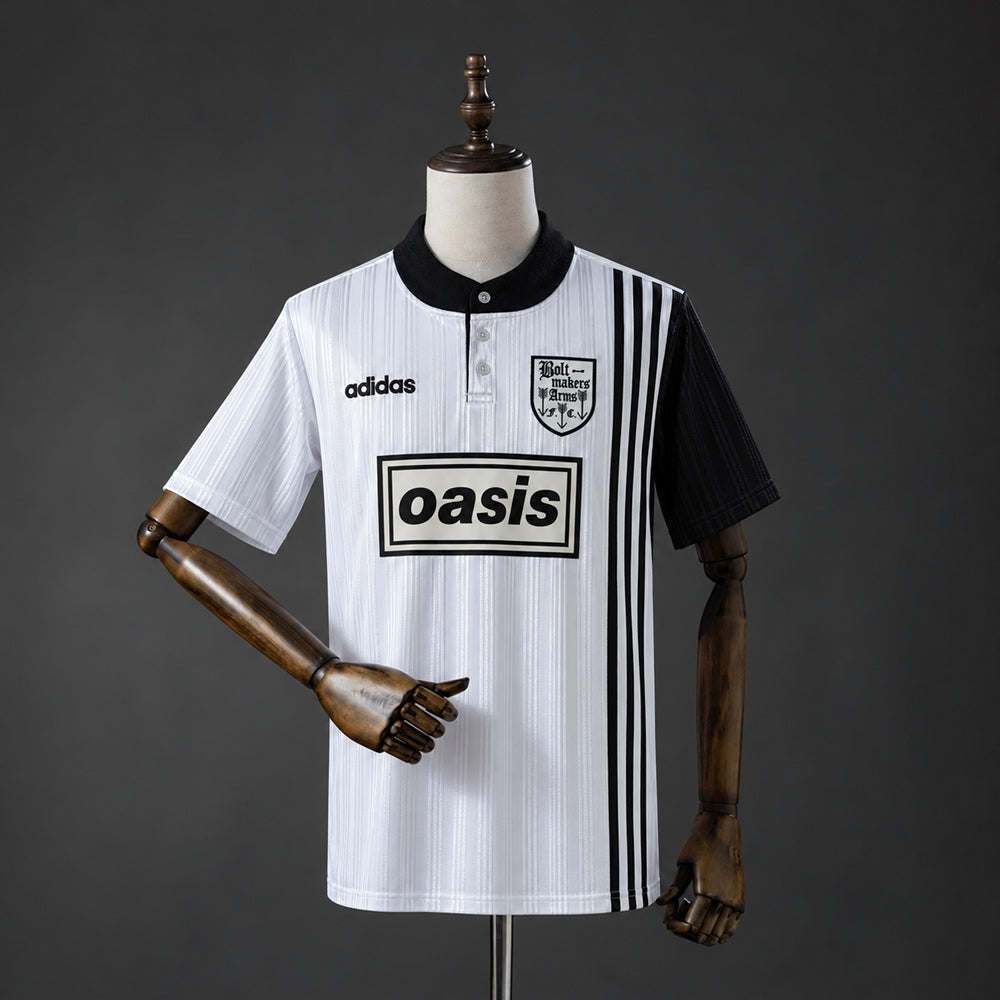 Camiseta retro Oasis x Originals blanca y negra
