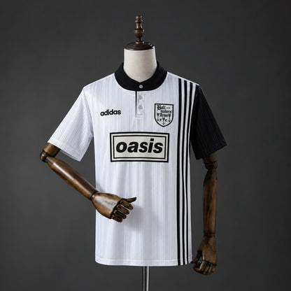 Camiseta retro Oasis x Originals blanca y negra