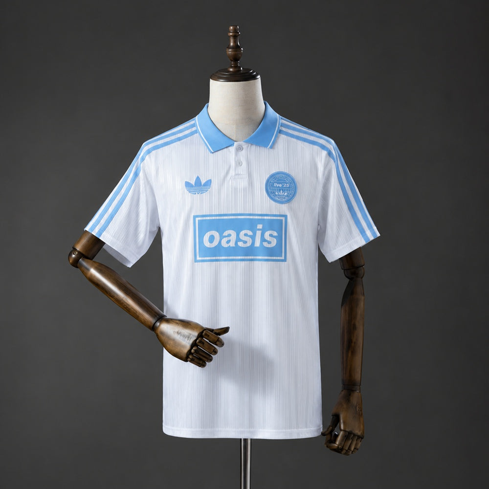 Camiseta retro Oasis x Originals blanca y azul cielo