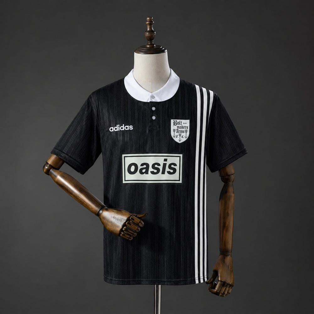 Camiseta retro Oasis x Originals negra y blanca