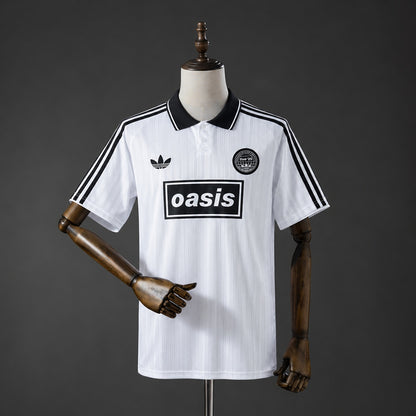 Camiseta retro Oasis x Originals blanca y negra