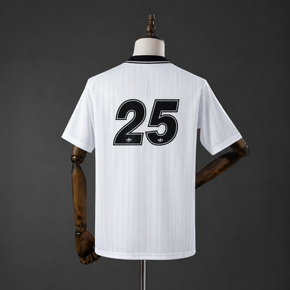 Camiseta retro Oasis x Originals blanca y negra