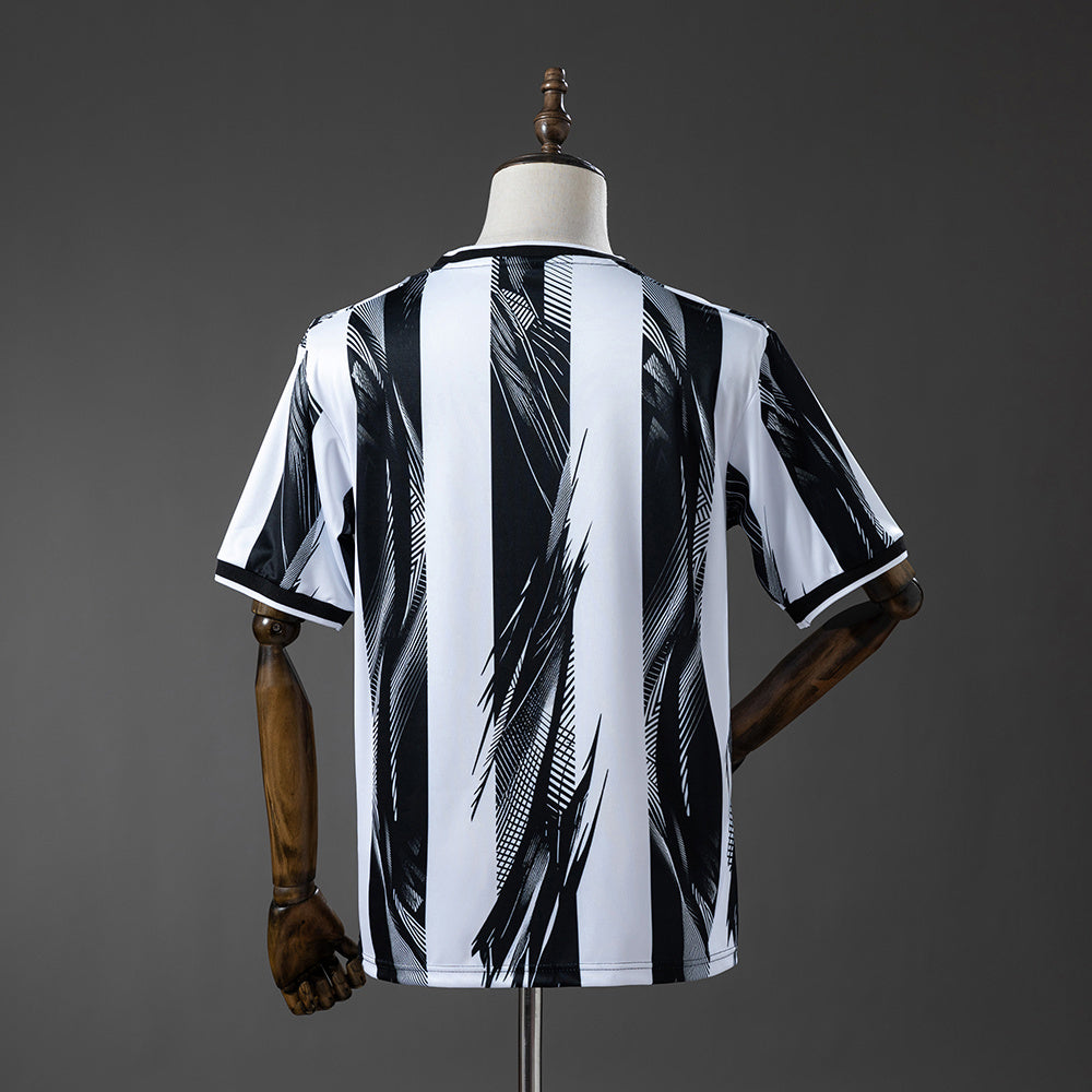 Newcastle 1ª Equipación